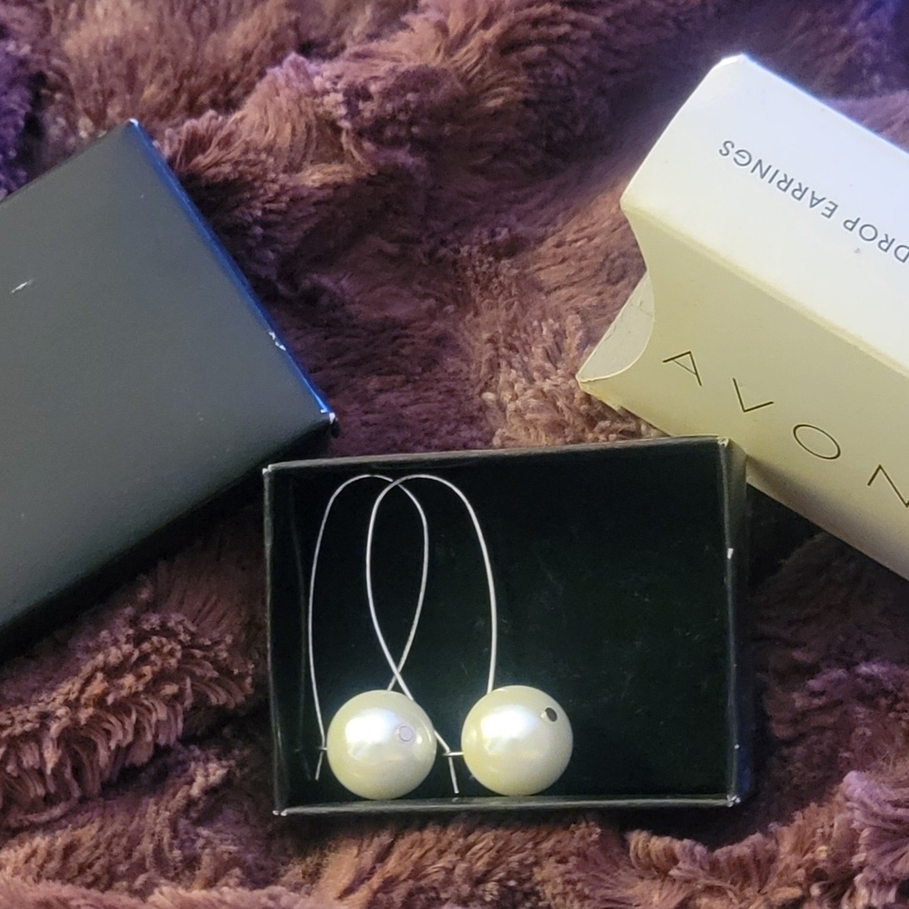 Avon Silver and Cream Sphere Earrings